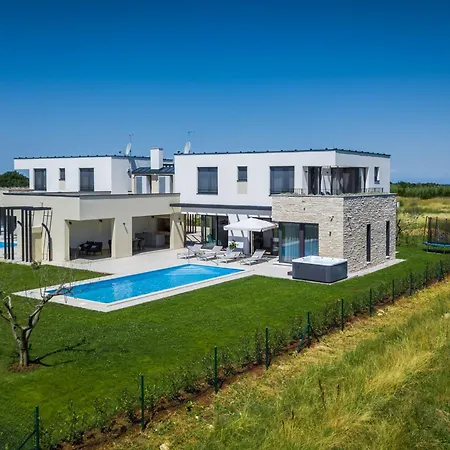Chiara By Interhome Brtonigla