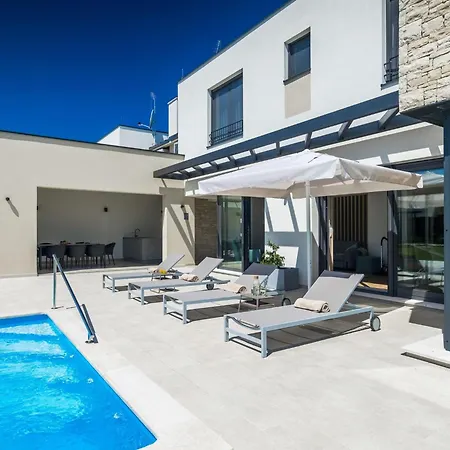 Chiara By Interhome *