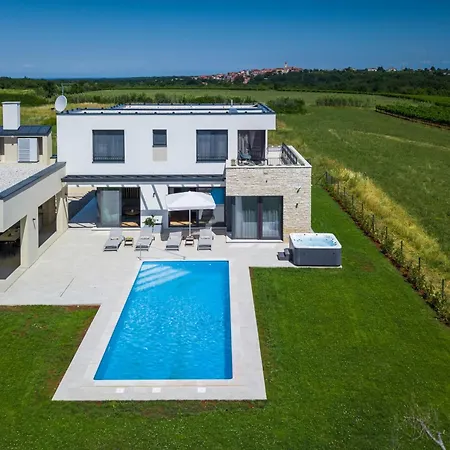 Chiara By Interhome